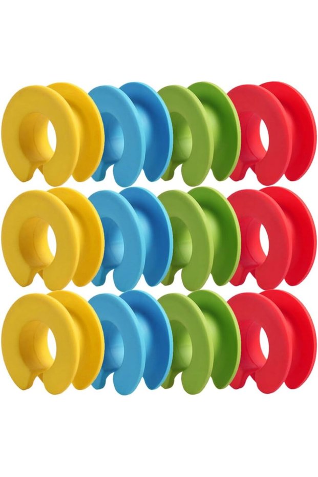 Stylish clothes hanger spacers, 12-pack with windproof and non-slip fasteners, easy to install and suitable for indoor and bathroom clotheslines.