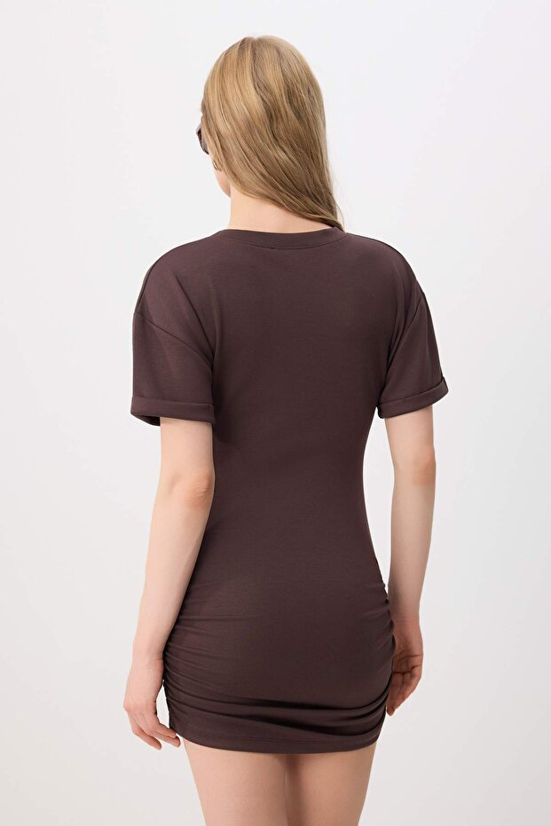 Kahverengi Bodycon Kısa Kollu Aksesuar Detaylı Mini Soft Touch Örme Elbise TWOSS26EL00561 - 4