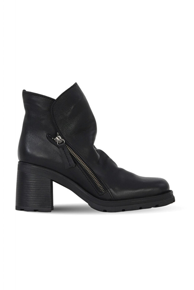 Black Leather Women's Heeled Boots 01Wf3602