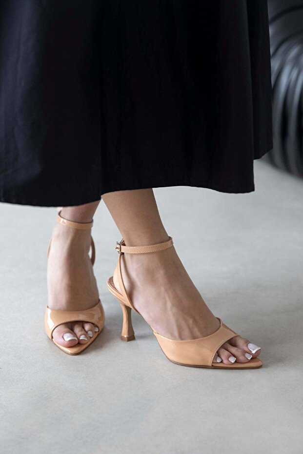 Boris Women's Heeled Patent Leather Sandals Roze