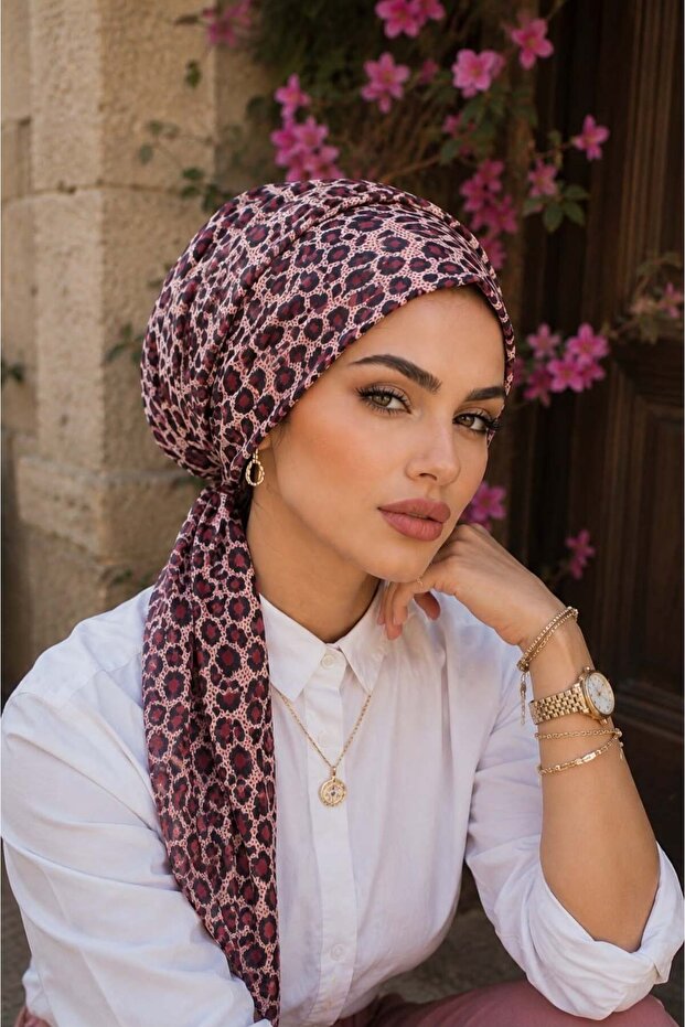 بونيه منقوش باللون الأحمر كلاريت
