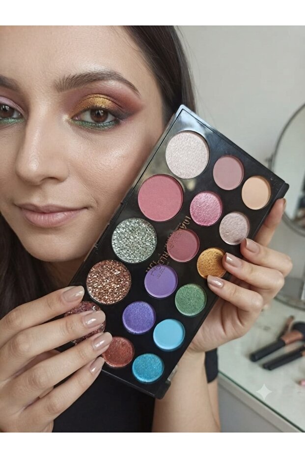 LOVE 17-shade eyeshadow palette