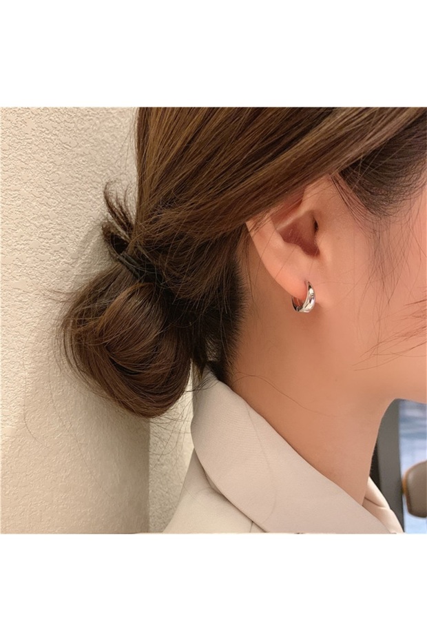 E5059 Huitan Fashion Metal Hoop Earrings for Women Simple Versatile Daily Wear Everyday Ear Accessor