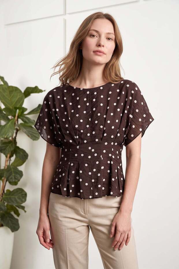 Polka Dot Pleated Low Sleeve Blouse
