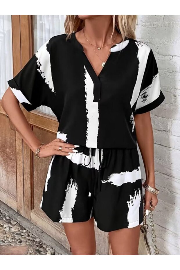 Women's Short Sleeve V-Neck Patterned Blouse and Short Two-Piece Single Jersey Set