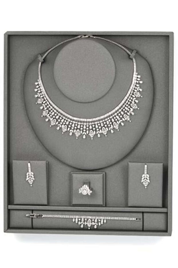 طقم مجوهرات كريستالية فاخرة من