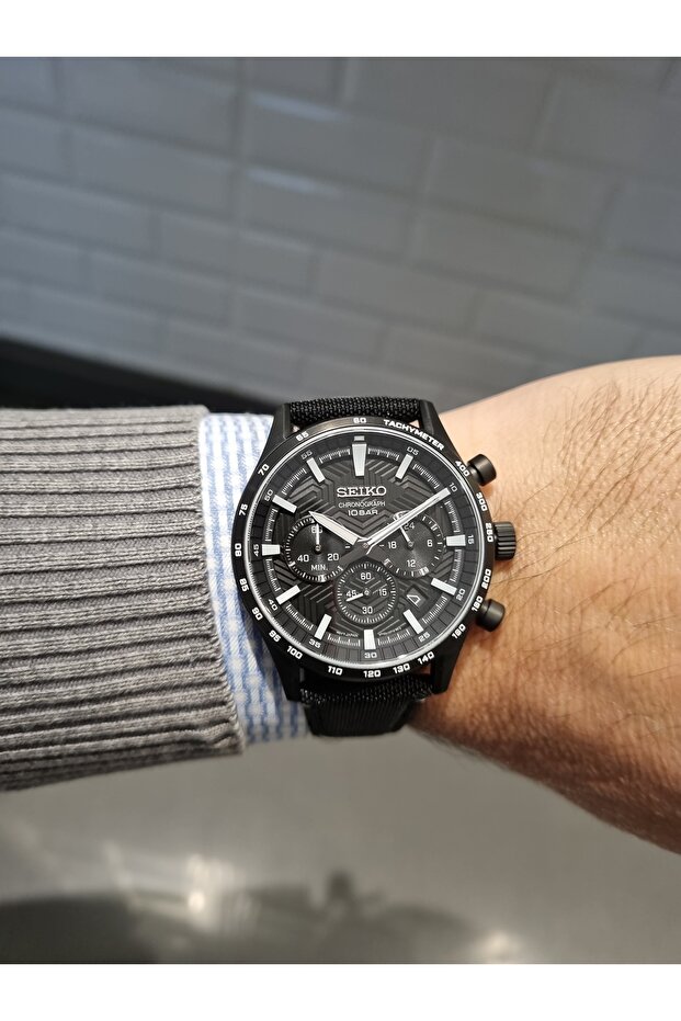 Black Dial with Calendar, Sapphire Glass, 10 Atm Water Resistant Men's Wristwatch