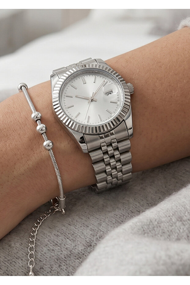 Women's Silver Metal Cord White Dial Modern Wristwatch