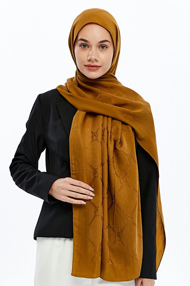 شال بنمط مونوغرام من سلسلة أليا
