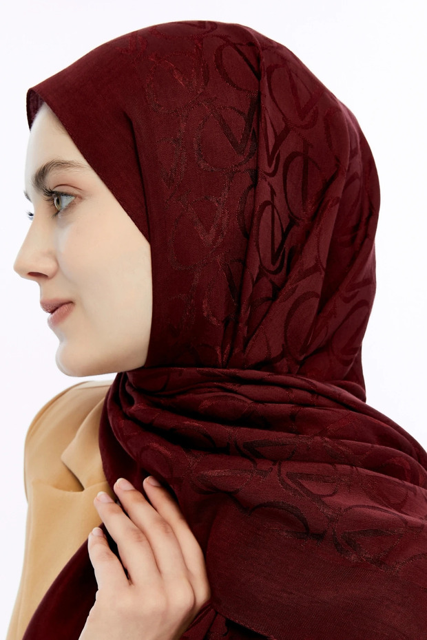 شال من سلسلة أليا بنمط VO المائل للأسفل