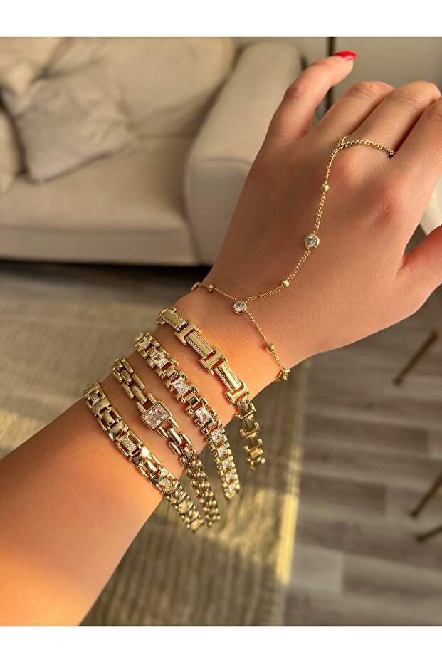 Elegant Şahmeran with Stones