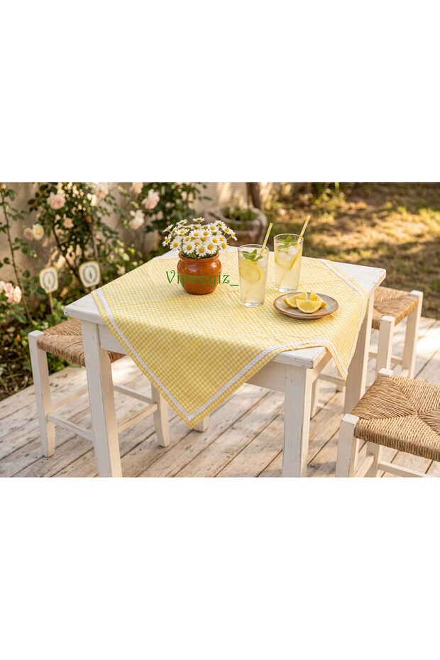 Lace Tablecloth with Floral Pattern (1 Piece)