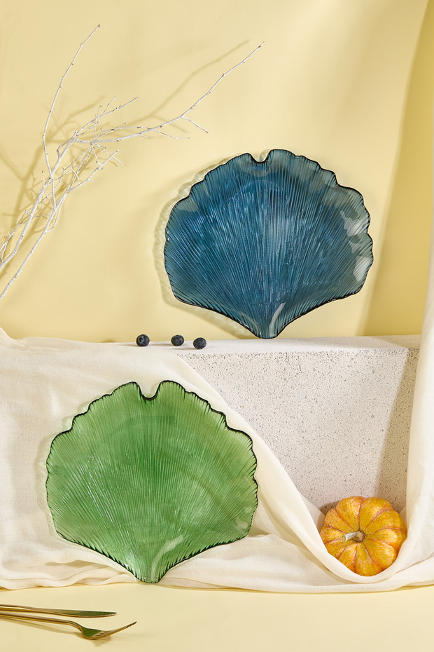Sea Shell Shaped 2-Piece Glass Appetizer and Presentation Plate Set