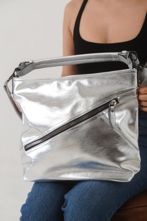 Women's Hand and Shoulder Bag – Stylish and Large Volume with Zipper Detail in Silver