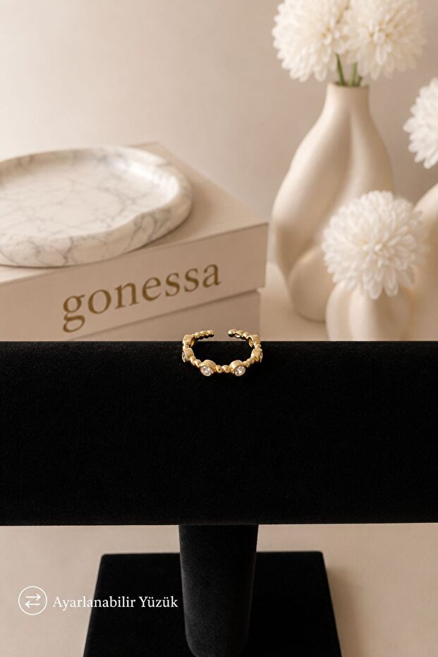 Elegant Gold Ring with Shiny Bubbles
