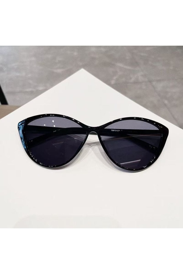 black 1/2pcs Women's big cat-eye sunglasses Slim & trendy for men & women Ins hip-hop cool style.