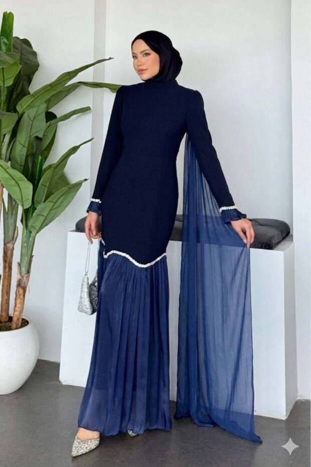 فستان سهرة أنيق بتصميم عباءة باللون الأزرق الداكن