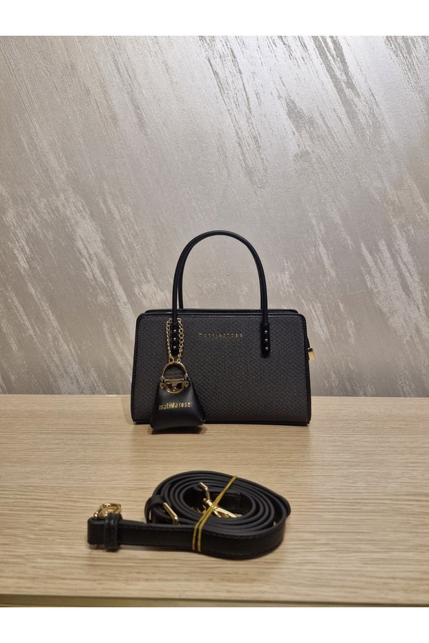 Stylish Women's Charm Detailed Shoulder Bag