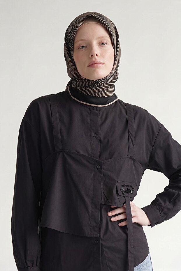 وشاح حريري أسود مخطط بخطوط حلزونية