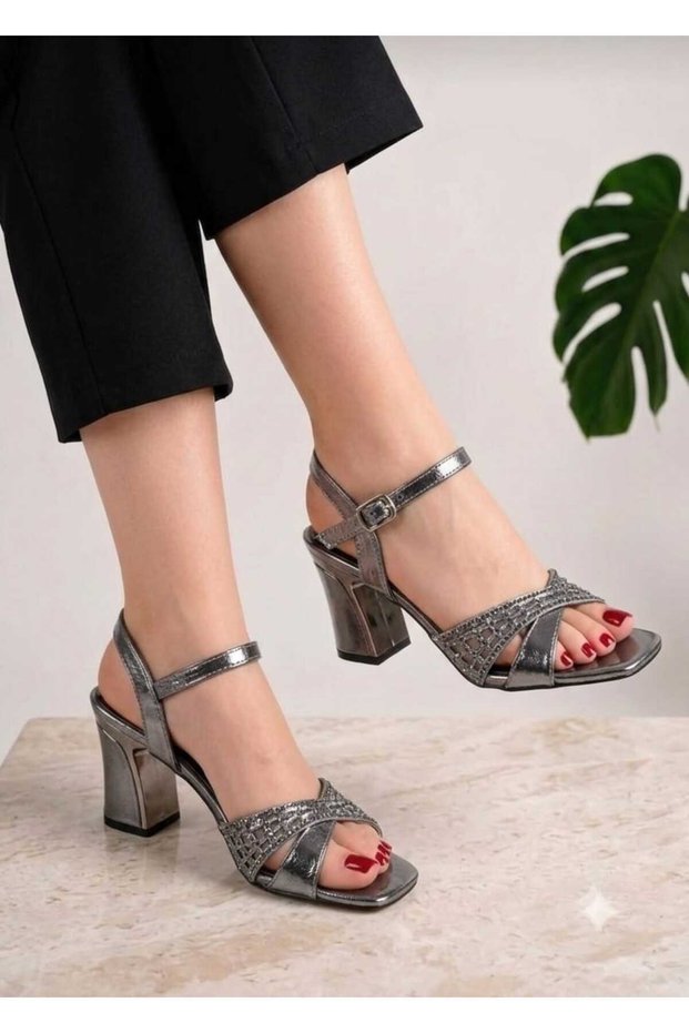 Women's Heeled Smoked Wrinkled Patent Leather Stone Printed Heel Smoked Metal Detailed Evening Dress Shoes