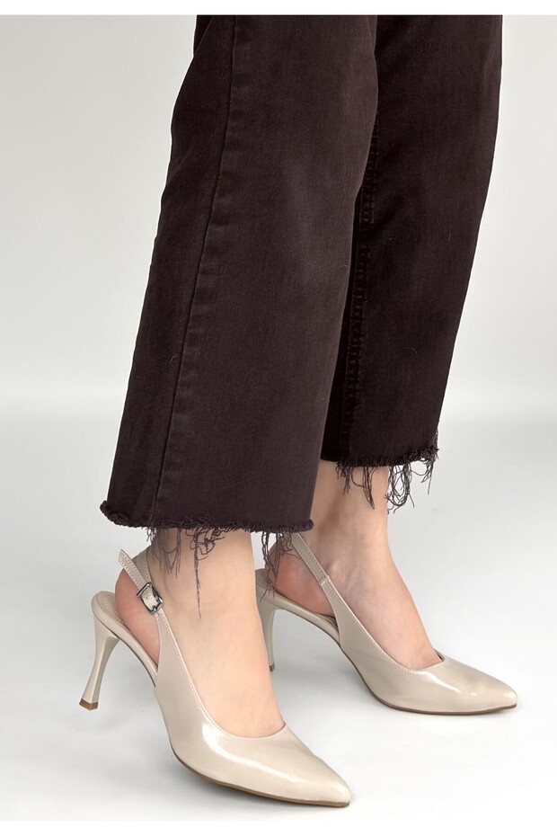 Uster Beige Patent Leather Heeled Shoes