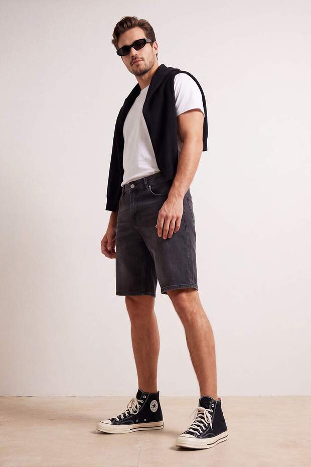 Siyah Regular Fit Boru Paça Esnek Erkek Denim Şort & Bermuda TMNSS26SR00033 - 1