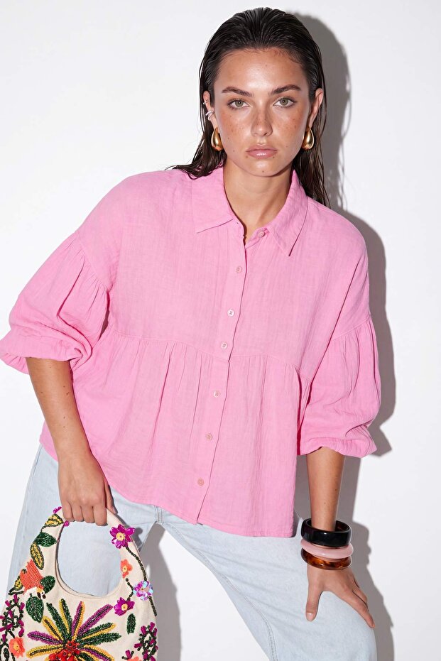 Pembe Balon Kol Rahat Kalıp Muslin Eteği Volanlı Crop Gömlek TDRSS26GO00103