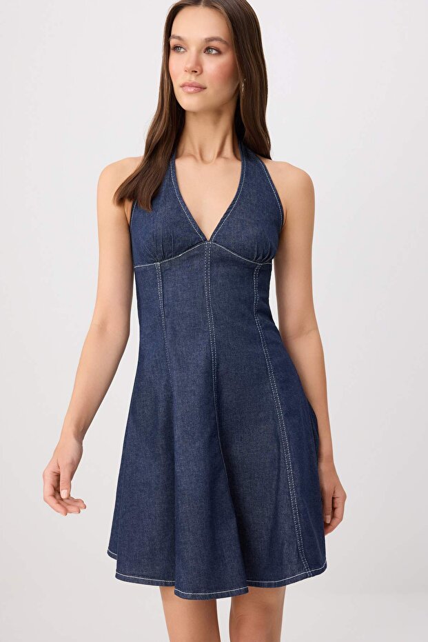 Trendyolmilla  Teen Koyu Mavi Boyundan Bağlamalı Orta Esnek Mini Denim Elbise TWOSS26EL00354 - Görsel 2