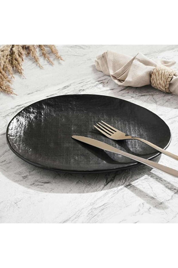 Pebbly Stoneware Dinner Plate 27.7x22.5x2.4cm -black