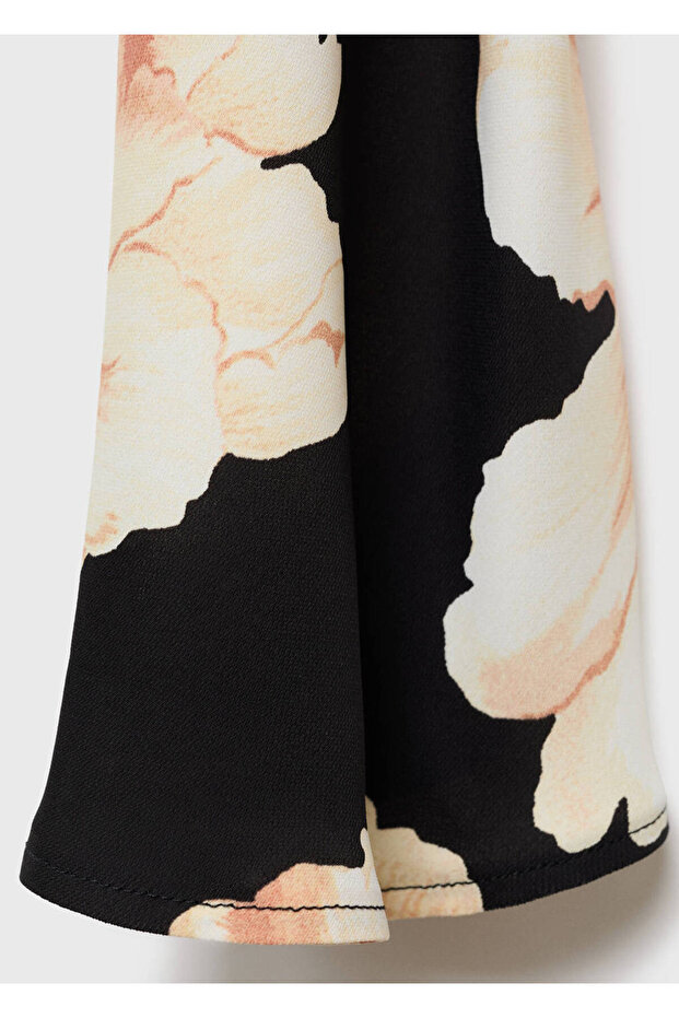 Kleid mit Blumenmuster und Volantärmeln - 5
