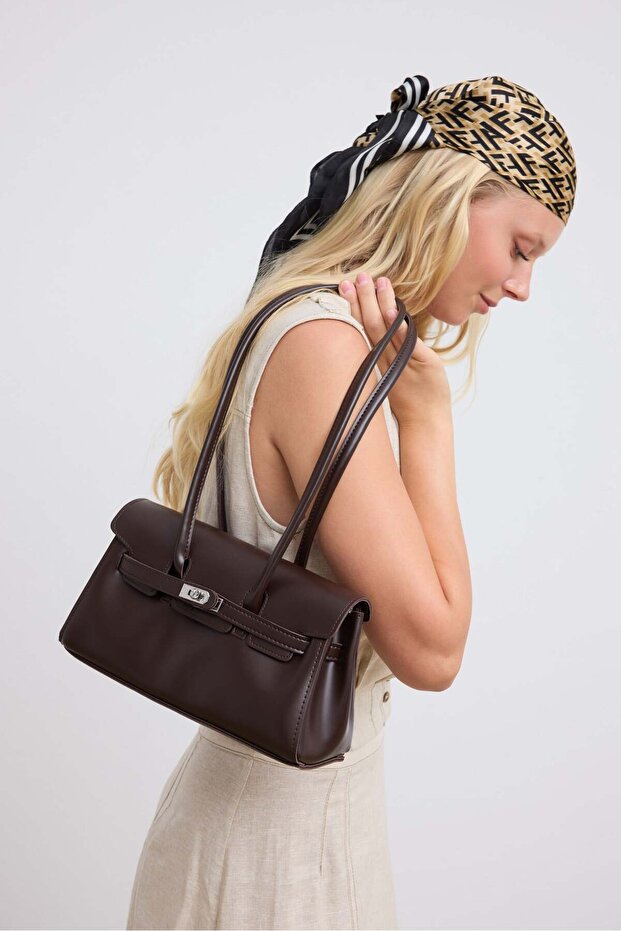 Giselle Kilitli Baguette Bag Bitter Coffee