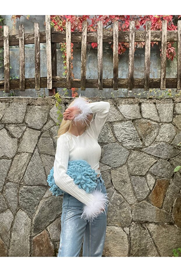 حقيبة كتف منتفخة محبوكة يدويًا