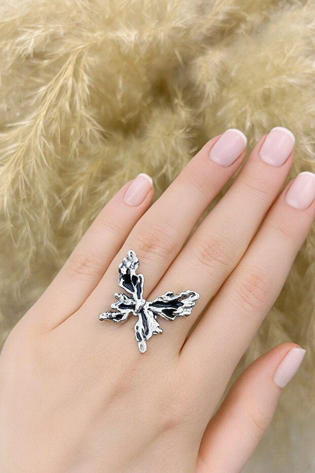 Black Enamel Gothic Punk Butterfly Ring – Symbol of Transformation, Power, and Dark Elegance