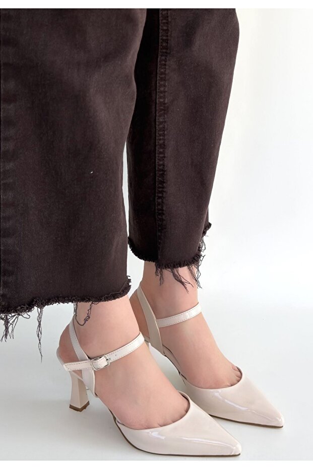 Suden Beige Patent Leather Heeled Shoes