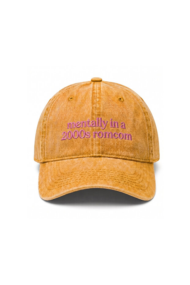 قبعة بيسبول مطرزة قابلة للغسل بتصميم "Mentally in a 2000s romcom" / قبعة بيسبول مطرزة قابلة للغسل بتصميم "Mentally in a 2000s romcom"