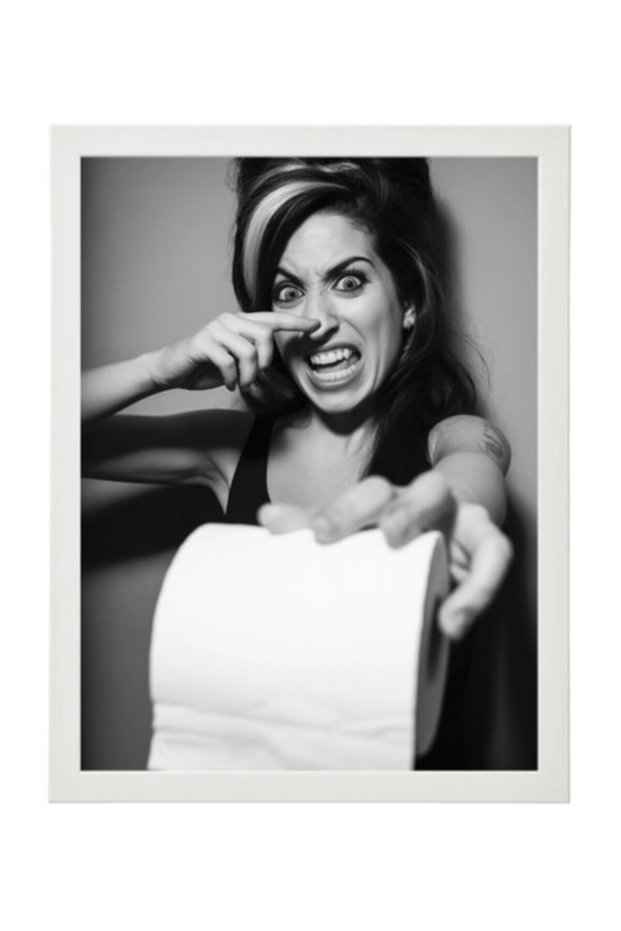 Amy Winehouse Funny Bathroom Framed Poster 30x40 cm – Toilet Paper Humor Print – Modern Bathroom Decor, Gift Idea