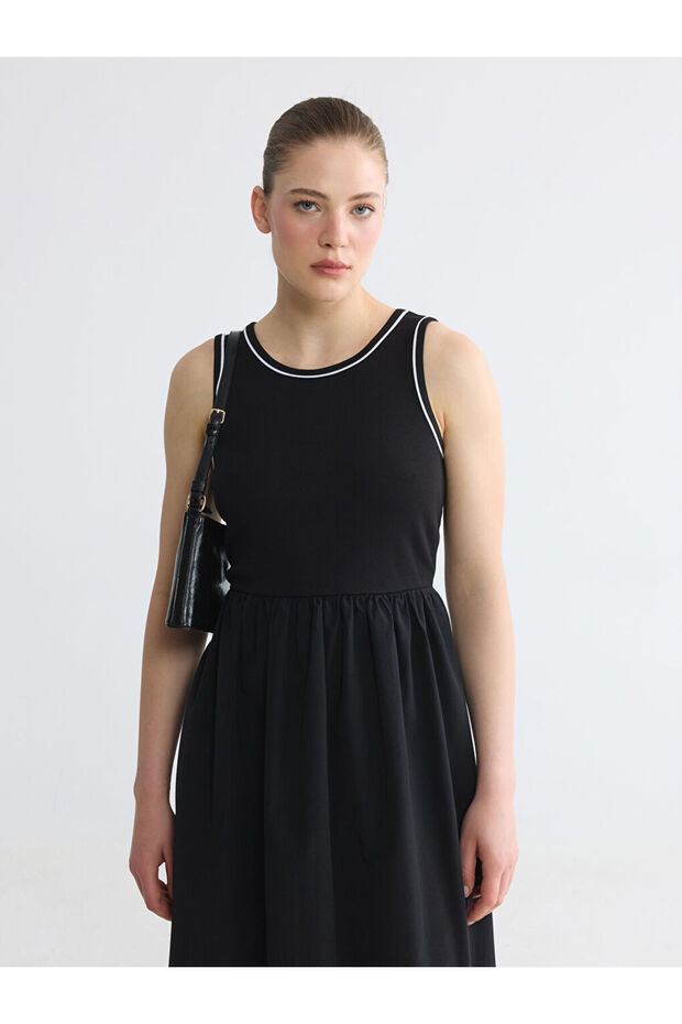 Esvab • Modern & Distinctive Zero Roba Collar Waist-Slit Dress