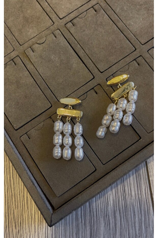 Pearl dangle earrings