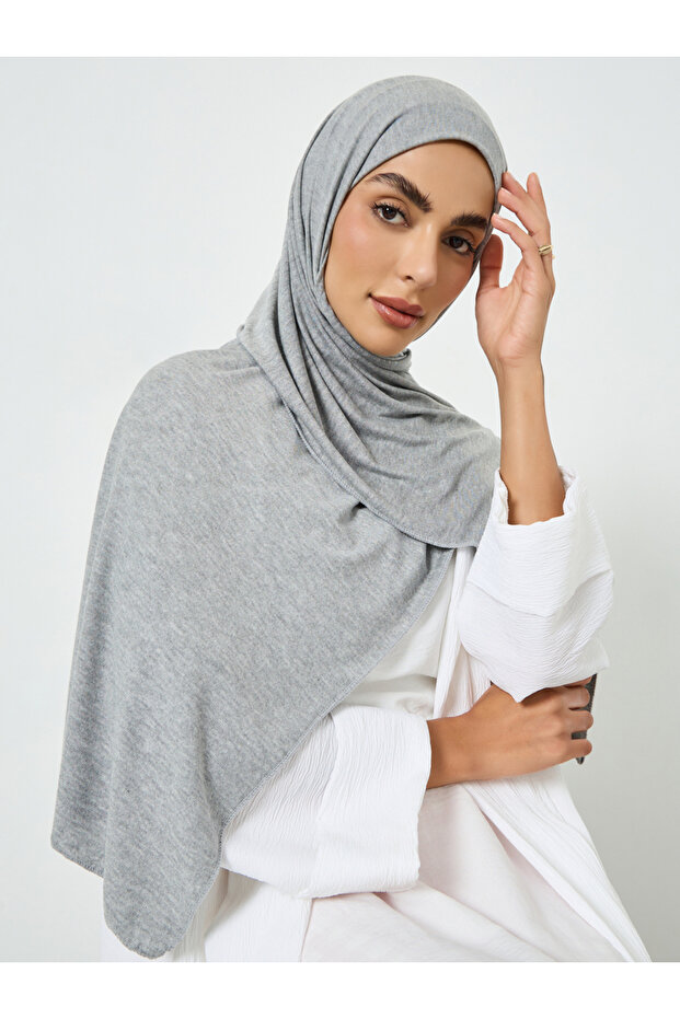 حجاب رمادي محبوك مطاطي