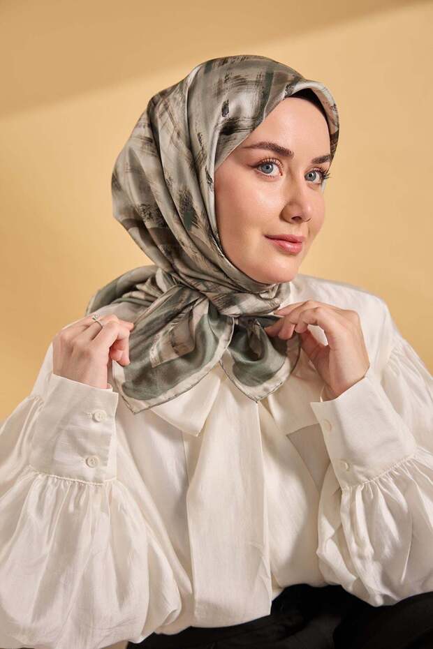 وشاح تيفيل الحريري 11527 - 04 نمط باتيك أخضر ناعم