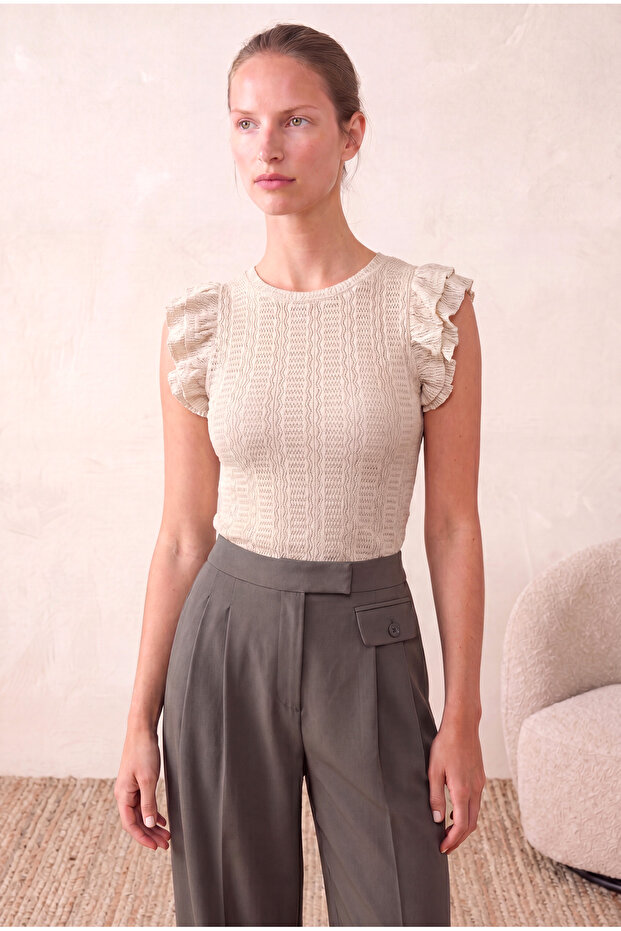 Women's Ecru Jacquard Knitted Regular Fit Crew Neck Ruffle Short Sleeve Blouse Telma