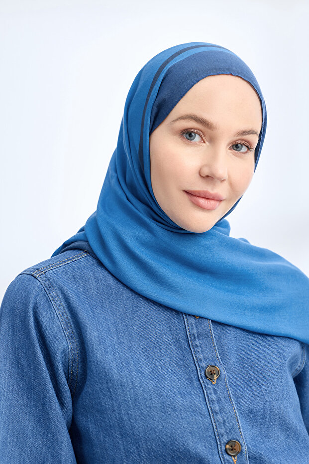 Elegant Harmony Frame Pattern Shawl - Petrol Blue