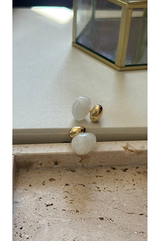 أقراط بيونيا