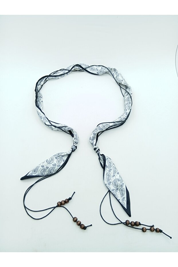 The Stylish Patterned Scarf Belt Adds an Original Touch to Summer Outfits with Wooden Bead Details and a Soft Texture.