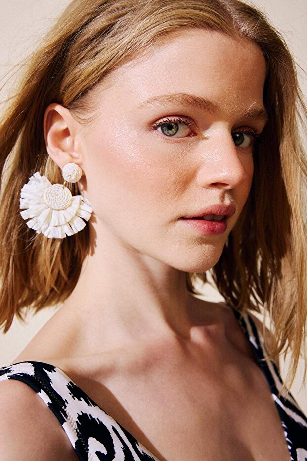Women's Fan Design Dangle White Earrings H6135Axns