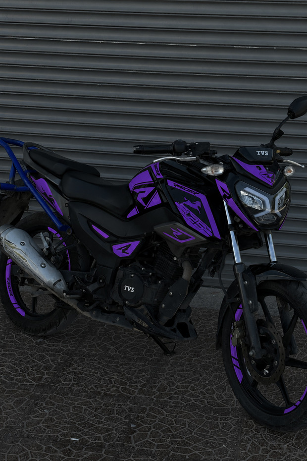 مجموعة ملصقات كاملة من السلسلة الفاخرة (يمين ويسار) لـ TVS Raider 125