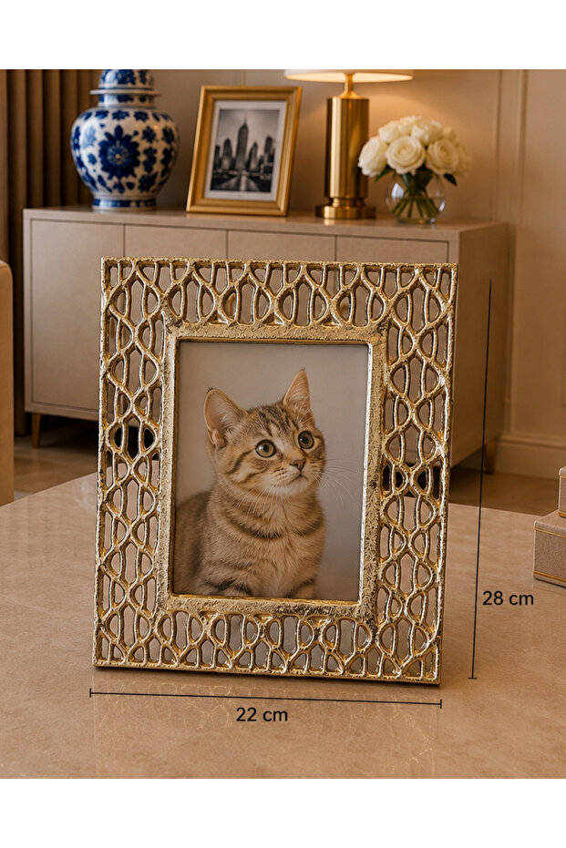 Brass Model Gold Color Patterned Model Frame 22X28Cm