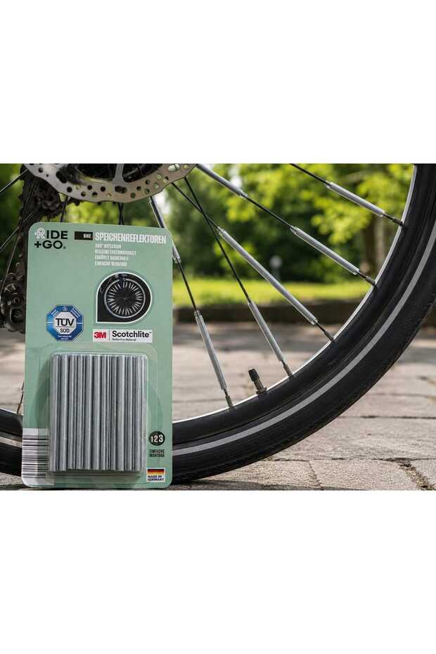 Bicycle spoke reflectors