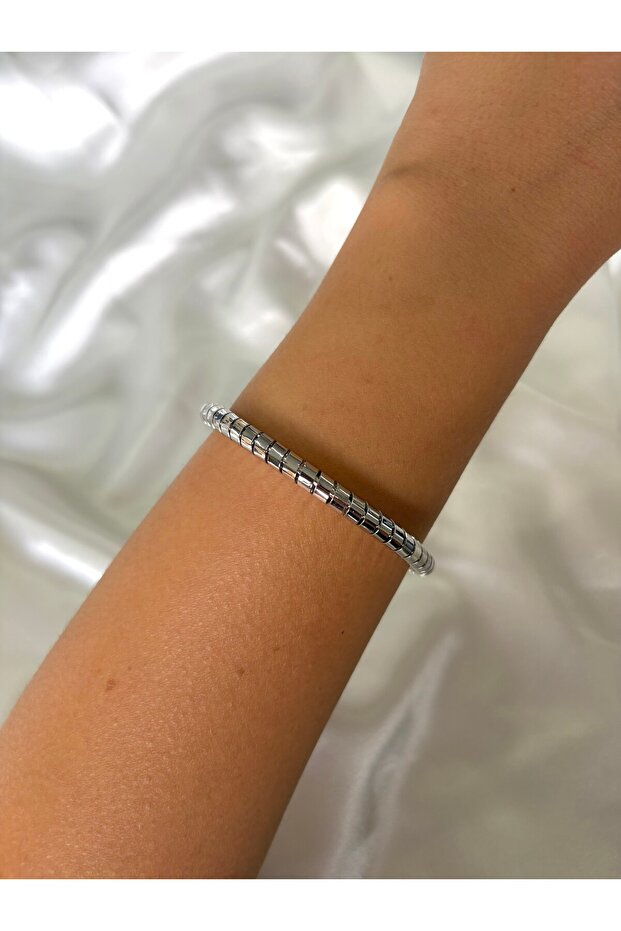 Woman silver color luna bracelet