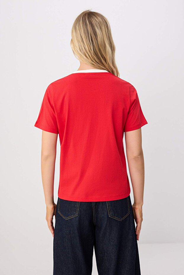 Kırmızı Regular/Normal Kalıp Kontrast Detaylı Kısa Kol %100 Pamuk Örme T-shirt TWOSS26TS00322 - 5